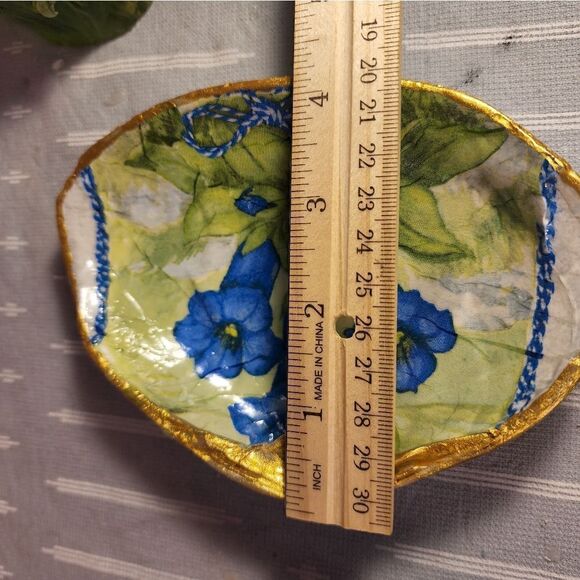 DECOUPAGE CLAM SHELL DECOUPAGE BLUE FLOWERS ON A CLAM SHELL TRINKET DISH - Picture 9 of 11
